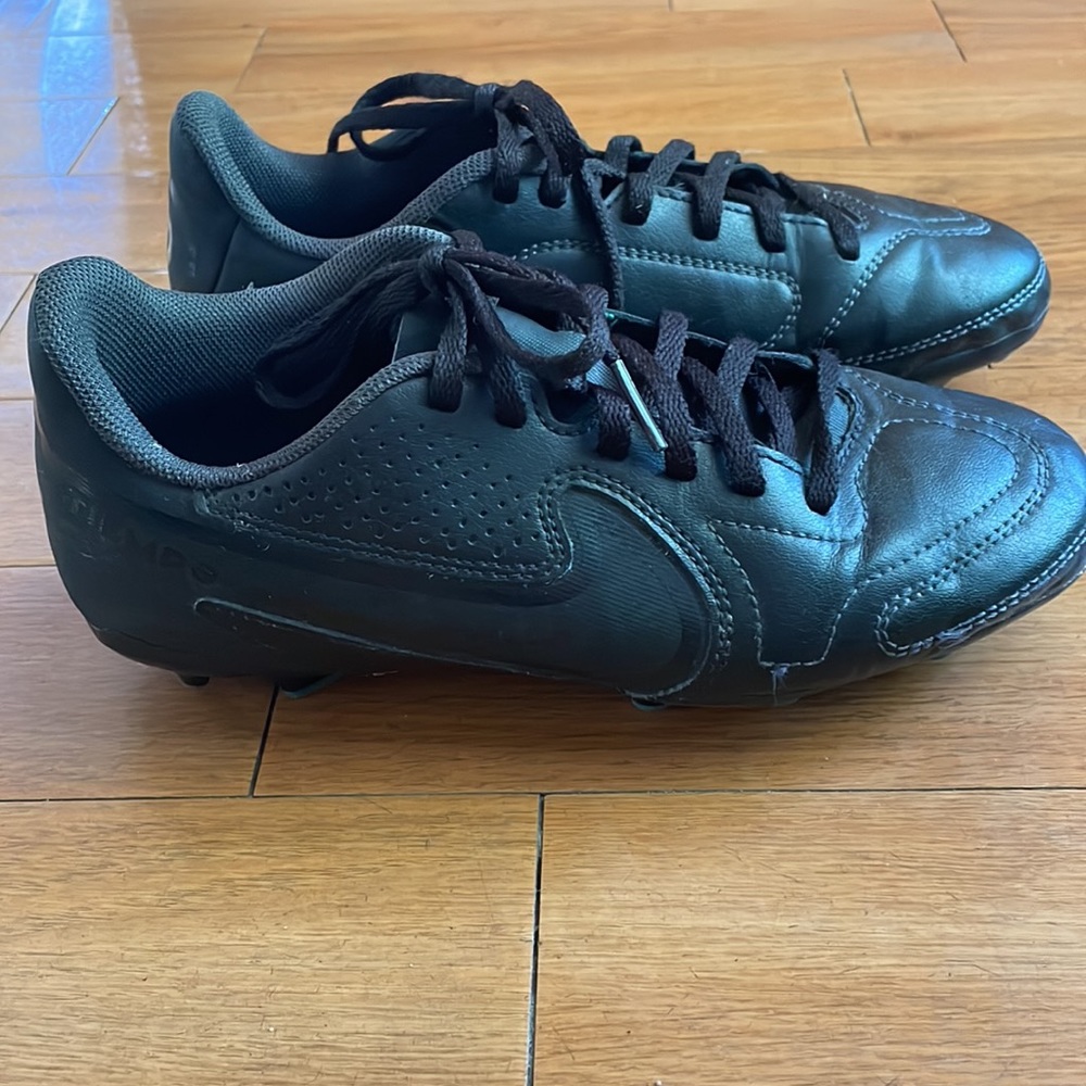 Nike Kids' Tiempo Legend 9 Club FG
Soccer Cleats